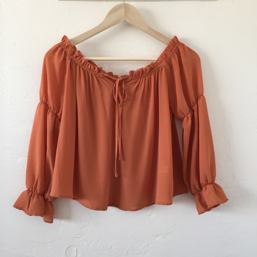 ❗️Three Left❗️NWT Self tie off shoulder top - Picture 2 of 8